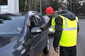 Les frontaliers recevaient quelques explications, sans être bloqués à la frontière.