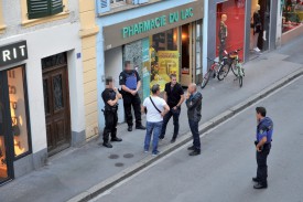 Les investigations de détail ont débuté avec l’arrivée des spécialistes de la Police de sûreté. ©Michel Duperrex