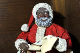  Un Père Noël afro-américain ramené des États-Unis.