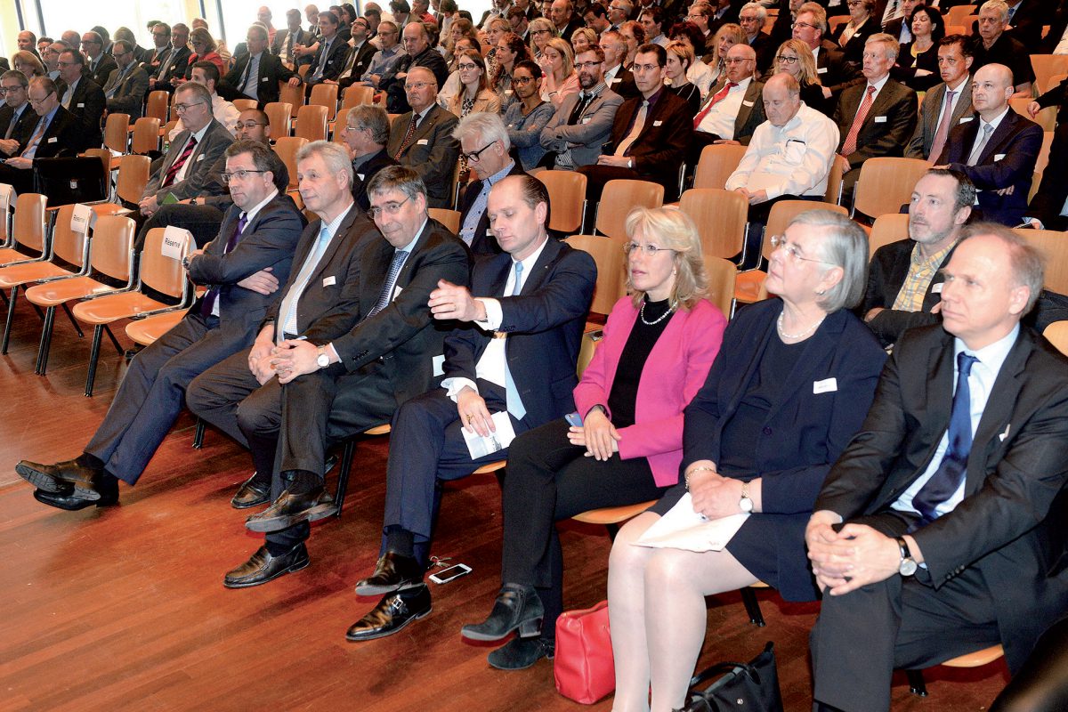 Une assemblée et une proposition