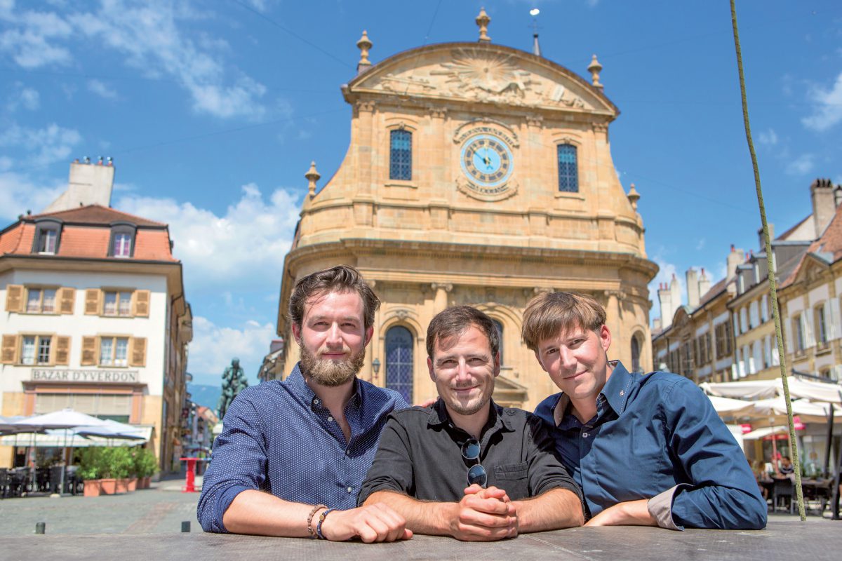 Une tour en carton à la place Pestalozzi