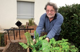 A la retraite, François Simonin partage son temps entre ses curatelles et son jardin. ©Michel Duperrex