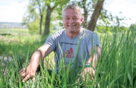 Christian Mojonnier, du Service des travaux d’Orbe, espère que ce projet de renaturation abritera une faune et une flore diversifiées. ©Simon Gabioud