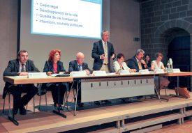 Jean-Claude Ruchet, Gloria Capt, Marc-André Burkhard, Valérie Jaggi Wepf, Pierre Dessemontet et Carmen Tanner (de g. À dr.), entouraient le syndic Jean-Daniel Carrard, hier à l’Aula Magna. ©Carole Alkabes