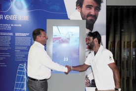 Marc-André Cornu avec Alan Roura, le marin suisse qui disputera le Vendée Globe.©Roger Juillerat