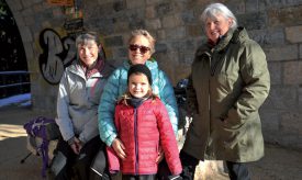 Durant sa marche au Day dimanche dernier, Pascale Madelon était entourée de sa petite-fille Eulany, d’Angelica Bersano (à g.) et de Jeannine Jaquet (à dr.). ©Carole Alkabes