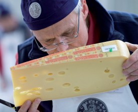 De fins connaisseurs sélectionneront les meilleurs fromages lors des Swiss Cheese Awards. ©DR