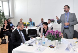 Chef du service de la sécurité publique d’Yverdon-les-Bains, Pascal Pittet, a rassemblé un auditoire attentif et passionné. ©Michel Duperrex