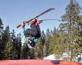 Le gros coussin tout rouge permet un atterrissage tout en douceur, même pour les amateurs de backflips. © Blanchard