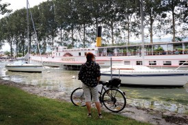 Le bateau «Neuchâtel» va faire des apparitions plus régulières dans la Cité thermale. © Jaquet -a