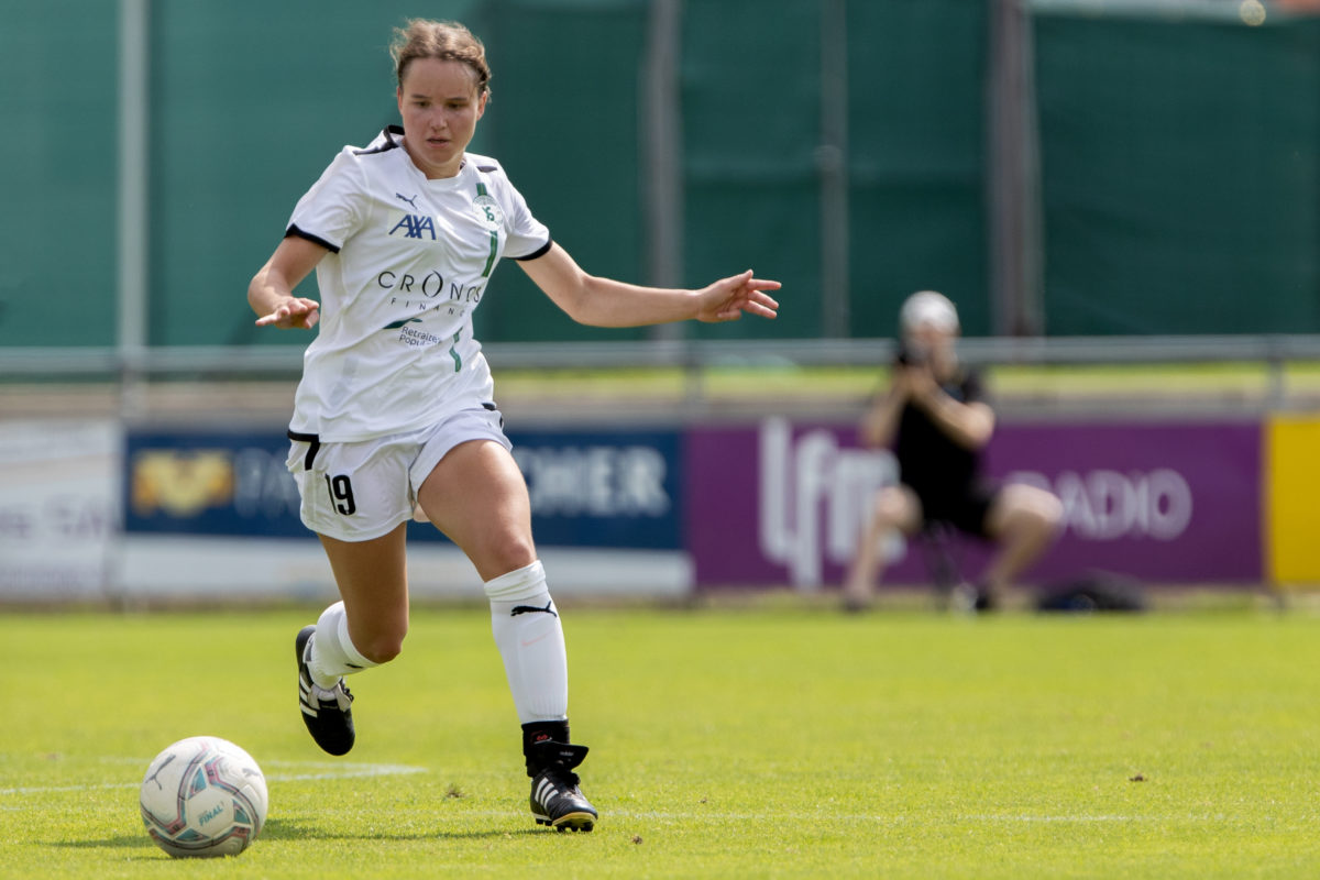 YS Féminin sèchement battu pour sa reprise