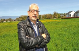 La Municipalité d’Yvonand, représentée ici par le syndic Philippe Moser, souhaite vendre une parcelle au poids lourd du commerce de détail, dont le départ du centre du village fait débat. © Carole Alkabes