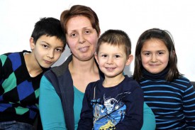 Les enfants de Naxhije Uksmajli, (de g. À d.) Nazmi, Nerit et Lea, ne comprennent pas ce qu’ont fait de mal leurs parents pour ne pas avoir le droit de vivre en Suisse.