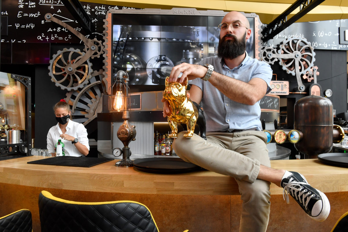 De star à l’Olympia à chef de chantier