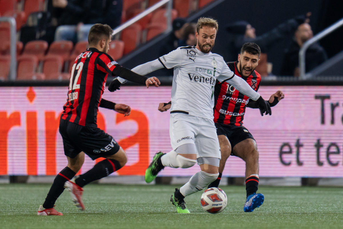 YS se montre à la hauteur du derby du lac, mais s’incline