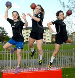 Aria Boss, Shadya Goumaz et Sabrina Langellotti. Les «drôles de dames» de l’USY Handball sont en mission dimanche. Et elles ont la gâchette facile.