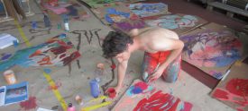 Fabian Sbarro travaille d’arrache-pied, dans son atelier à Neuchâtel, pour façonner les personnages de son projet artistique intitulé Eclipse. ©DR