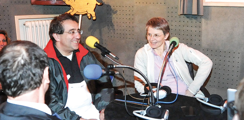 Les conseillers d’Etat Pascal Broulis et Anne-Catherine Lyon ont été invités par Radio Carnaval FM. © Carole Alkabes