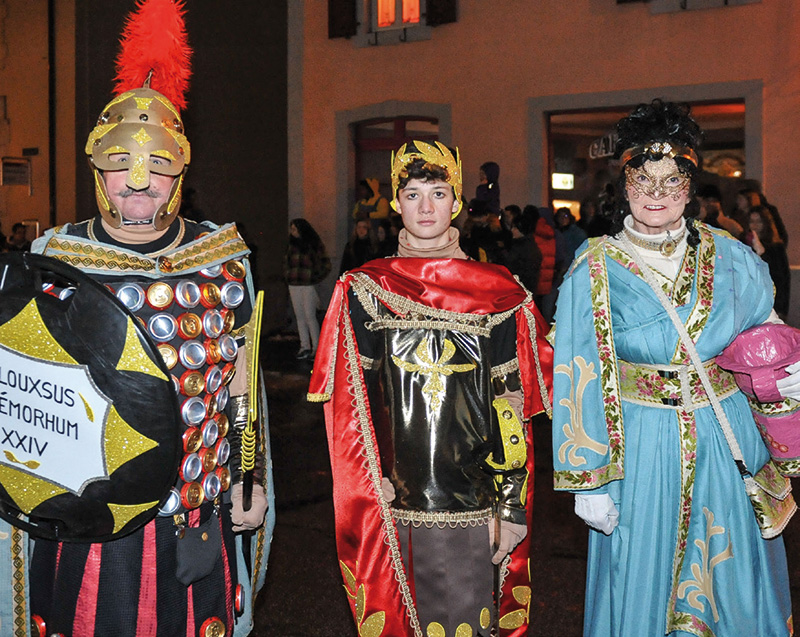 Albert Cloux, Merlin Hauser et Marie Cloux lors du défilé costumé. © Carole Alkabes