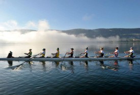 Le huit barré australien à l’oeuvre sur les eaux calmes du lac de Joux. «C’est pour profiter de ces conditions idéales qu’on vient aussi tôt», précise Jaime Fernandez.