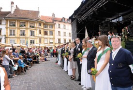 Le couronnement des Rois s’est déroulé devant une assistance bien fournie, hier en fin de matinée, sur la place Pestalozzi. © Nadine Jacquet