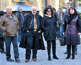 Le camp PLR, lors de son arrivée à l’Hôtel de Ville, peu avant 14h. © Michel Duperrex