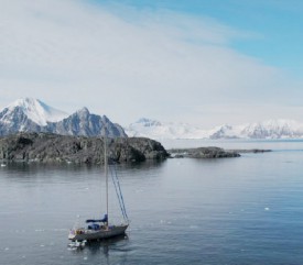 L’Ada II au confins de l’Antarctique lors de l’expedition de 2010. ©Nomanslandproject