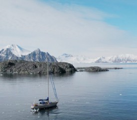 L’Ada II au confins de l’Antarctique lors de l’expedition de 2010. ©Nomanslandproject