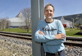 C’est du Centre sportif, au Sentier, que les coureurs s’élanceront. Le site, cher à son directeur Thomas Waser, accuillera aussi les nombreux stands des partenaires du Tour de Romandie -un vrai petit village et ses animations-, ainsi qu’un écran géant pour suivre la course et le plateau de la RTS. © Michel Duperrex
