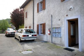 L’individu s’était retranché dans cette maison, avant l’intervention des forces de l’ordre. © Michel Duperrex -a