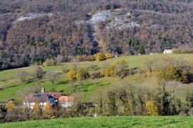 La place de tir, située au-dessus de Vugelles-La Mothe, continue d’inquiéter, tant au niveau des décibels élevés que de la pollution qu’elle provoque. © Duperrex -a