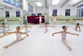 Avec souplesse, les demoiselles ont effectué le grand écart. ©Michel Duperrex