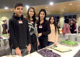 Iliasse, Bersine, Khadira et Omedan faisaient partie de la centaine de bénévoles mobilisée pour l’événement. ©Michel Duvoisin