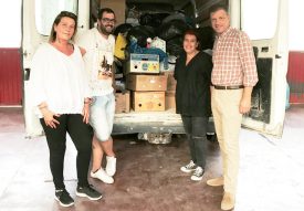 Alors que le déchargement s’opère, Janique, Ricardo, Marta Martins et le syndic de Maçao, Vasco Estrela (de g. À dr.) prennent la pose. ©DR