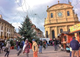 La magie de Noël a envahi le centre-ville d’Yverdon-les-Bains. Animations et exposants transforment la capitale du Nord vaudois en un haut lieu de fête jusqu’au 24 décembre. ©Carole Alkabes