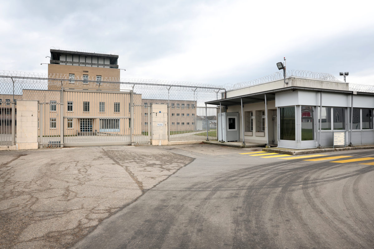 Des privés à l’intérieur des prisons