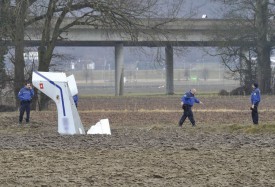 L’avion s’est écrasé dans le canal, situé à proximité du manège d’Yverdon-les-Bains, au bout de la rue des Moulins. © Michel Duperrex