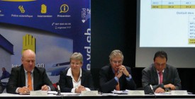 Eric Cottier, procureur général du Canton de Vaud, la conseillère d’Etat Béatrice Métraux, le commandant de la Police cantonale vaudoise Jacques Antenen et le directeur prévention et communication Jean-Christophe Sauterel. © Muriel Aubert