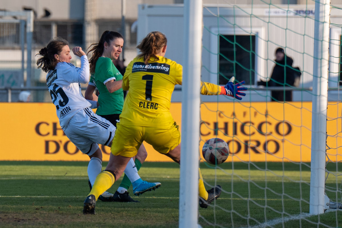 YS Féminin au presque parfait