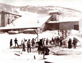 Edgar Rochat a obtenu la concession pour l’exploitation des glaces en 1877, celle-ci étant transmise à la Société pour l’exploitation des glaces de la vallée de Joux deux ans plus tard. L’entreprise a ensuite plusieurs fois changé de nom au gré de ses nouveaux acquéreurs. Photo mise à disposition par Rémy Rochat