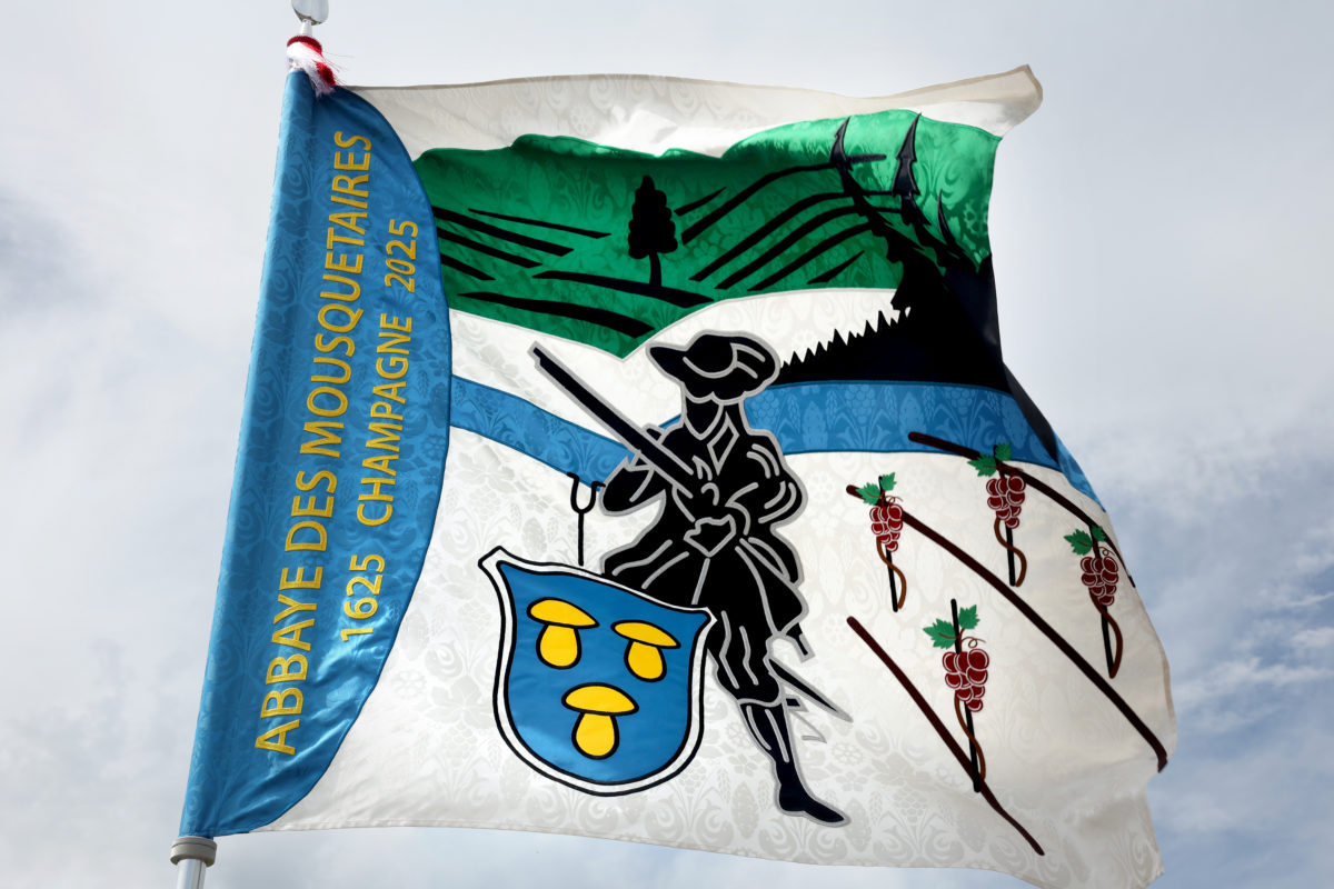 «Amis mousquetaires, santé!»