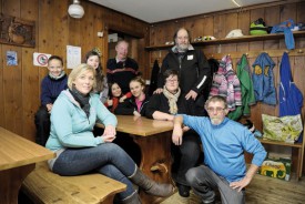 Tout le monde se retrouve dans le chalet aux pieds des pistes. © Nadine Jacquet