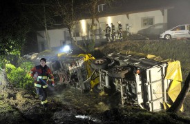 Au vu de la situation, les secours ont envisagé le pire en arrivant sur les lieux de l’accident. Heureusement, les deux occupants du camion-remorque s’en sont sortis avec de simples coupures et une grosse frayeur.