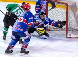 Au zénith de sa forme, Johann Voumard a accompli quelques arrêts miracles dans les buts combiers, ici devant l’Yverdonnois Dan Vidmer. © Champi