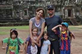 Francine et Lionel Imhof avec leurs quatre enfants, Esteban, Nolwenn, Evaëlle et Théo (de gauche à droite). © Lionel Imhof