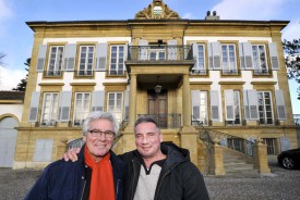 Alain Vos (à d.) et son père Jacques ont, avec leurs collaborateurs, mené à bien un délicat et respectueux travail de restauration.