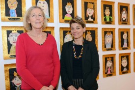 Catherine Beausire (à g.), responsable du projet des dessins, et France Terrier, conservatrice du musée d’Yverdon et région.