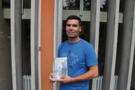 L’ouvrage sur les jeunes en détention, à Valmont, de l’Urbigène Claudio Vallone a tapé dans l’oeil de la réalisatrice Ursula Meier, qui prépare un film sur ce thème pour la télévision. © Pillonel -a