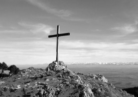 Depuis le sommet des Aiguilles de Baulmes, le panorama exceptionnel offre à la croix son caractère mystique. Un cadre idyllique que Roger Charlet et d’autres amoureux comptent bien retrouver.