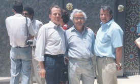 Jean-Paul Deillon, Franco Sbarro, et Jean Martinent, devant le grande mosquée de Casablanca, en 1995, à l’occasion de l’ouverture de l’école CREA.